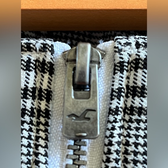 Women’s Hollister Plaid Faux Wrap Ultra High-Rise Mini Skort / Short - Picture 10 of 11